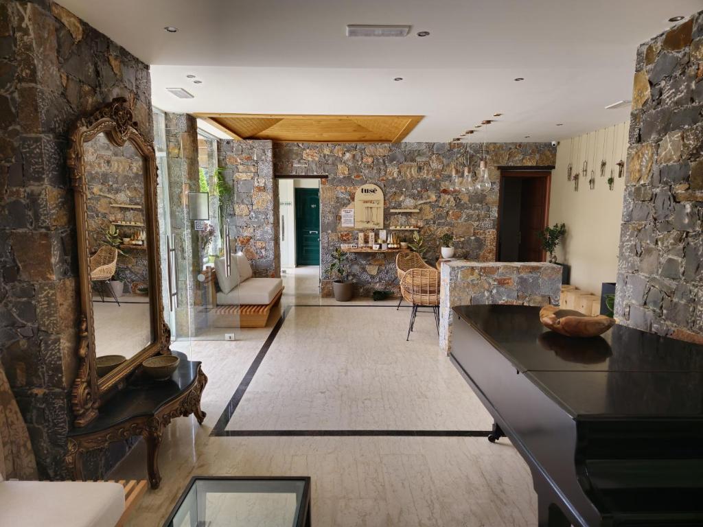 Dias Hotel & Apts photo 2