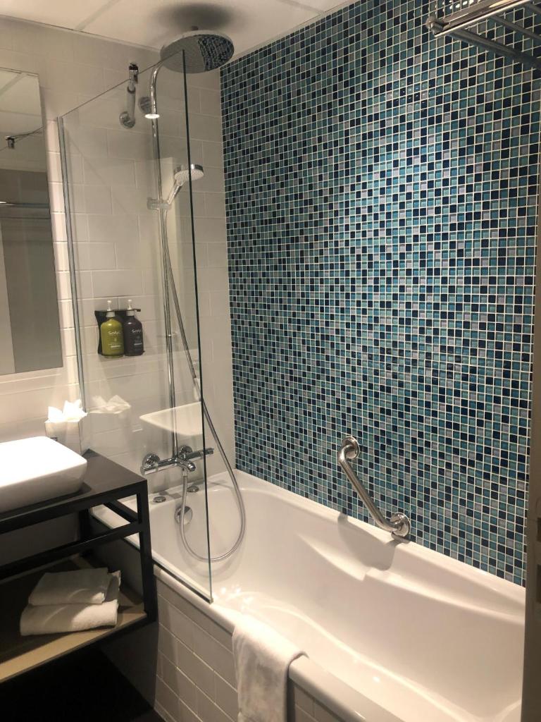 Holiday Inn Bordeaux Sud - Pessac, an IHG Hotel photo 2