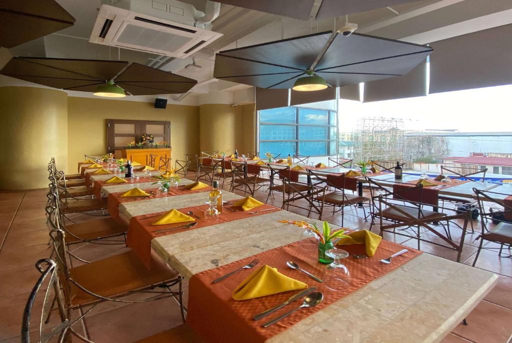 Days Hotel by Wyndham Iloilo photo 2