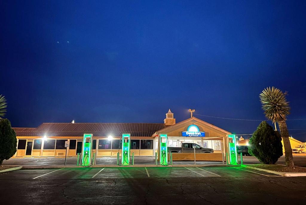Days Inn by Wyndham Van Horn TX photo 3