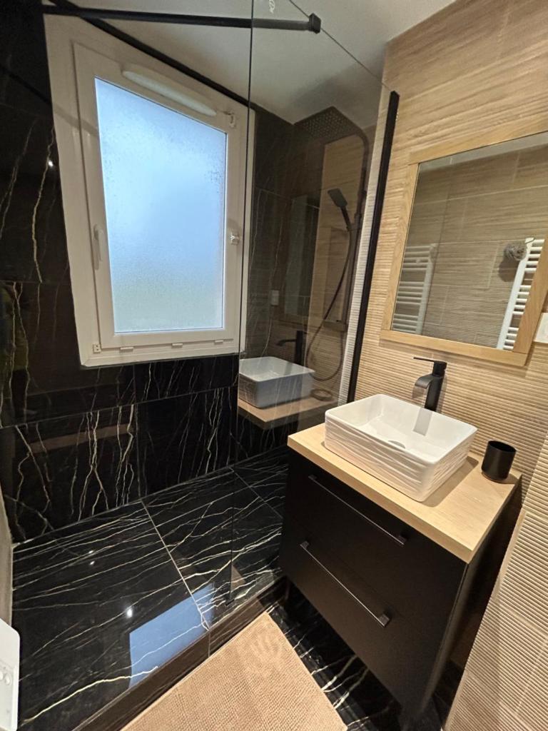 T4 jolie vue avec jaccuzzi photo 1