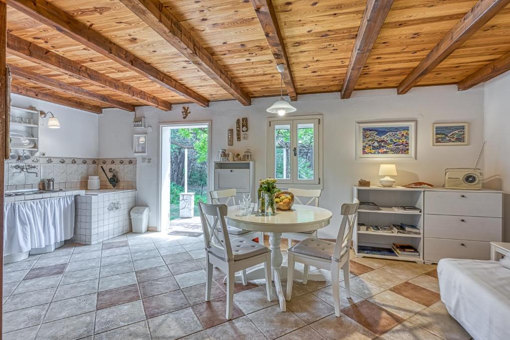 Eco House Zabodarski Beach - Happy Rentals photo 3