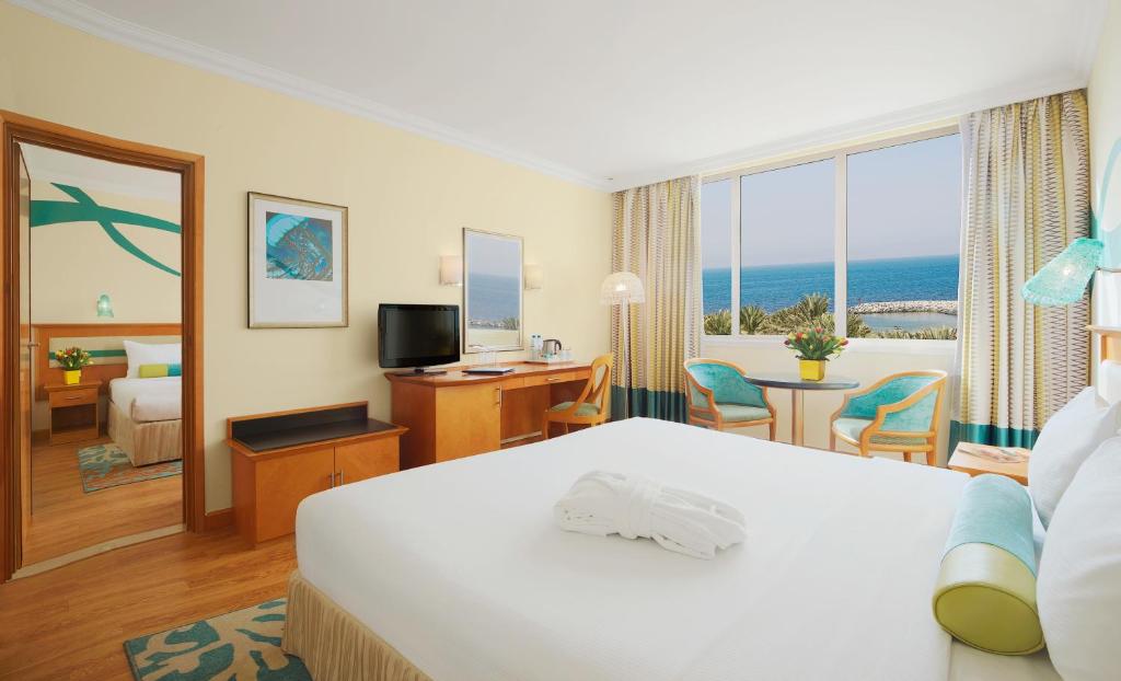 Семейный (Семейный номер с видом на море), Курортный отель Coral Beach Resort Sharjah