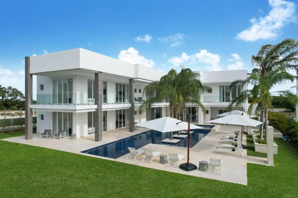 LAS PALMAS 78 ACCESS TO EDEN ROC BEACH CLUB GOURMET CHEF BUTLER MAiD 2 GOLF CARTS