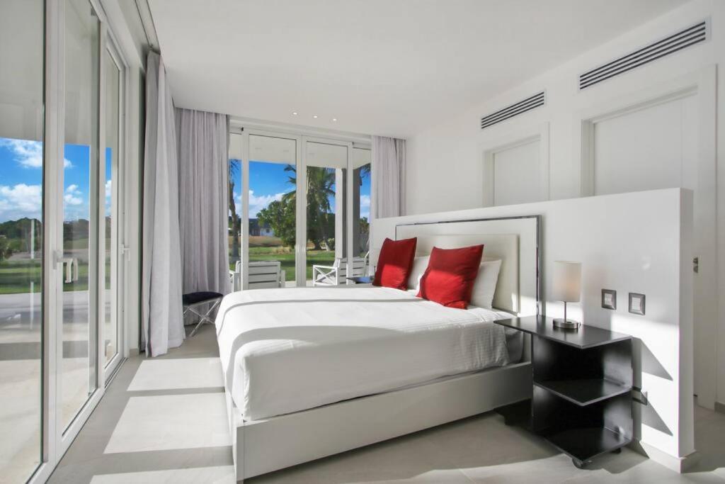 LAS PALMAS 78 ACCESS TO EDEN ROC BEACH CLUB GOURMET CHEF BUTLER MAiD 2 GOLF CARTS photo 2