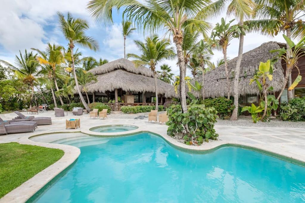 CALETON 5 LUXURY VILLA With ACCESS TO EDEN ROC BEACH