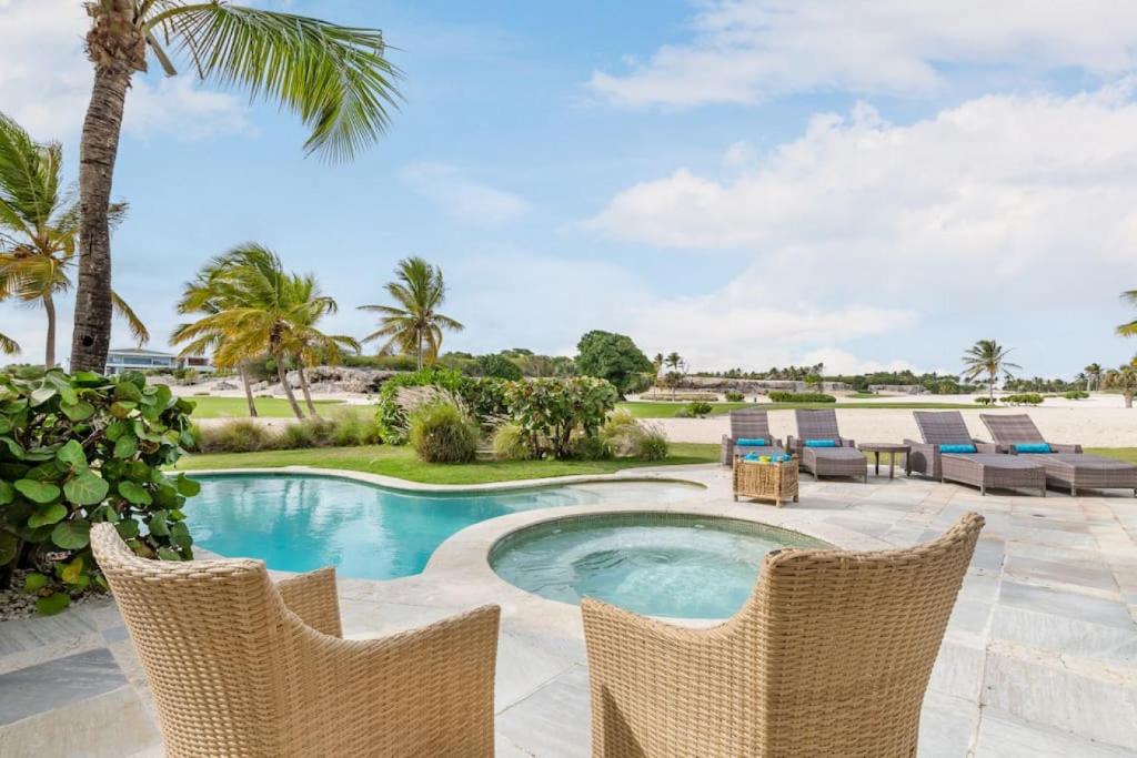 CALETON 5 LUXURY VILLA With ACCESS TO EDEN ROC BEACH photo 1