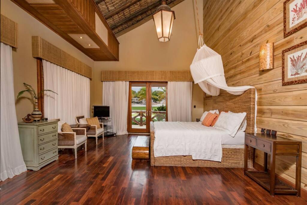 CALETON 5 LUXURY VILLA With ACCESS TO EDEN ROC BEACH photo 2