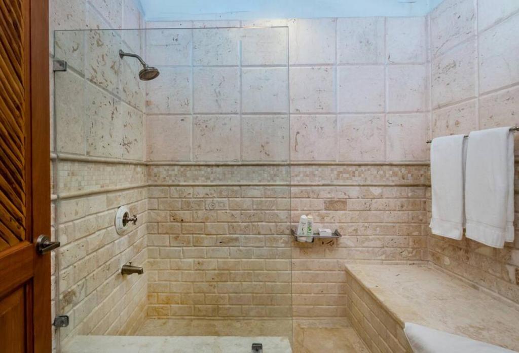CALETON 5 LUXURY VILLA With ACCESS TO EDEN ROC BEACH photo 4