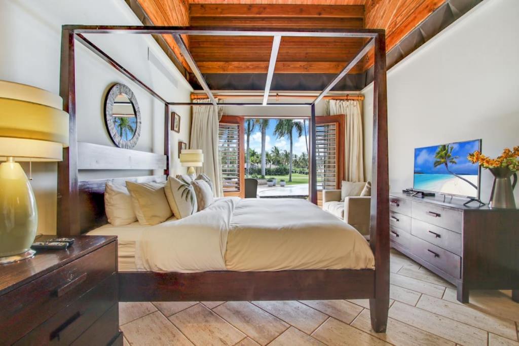Las Palmas 22 Ocean View Villa with Cook Butler Maid photo 3