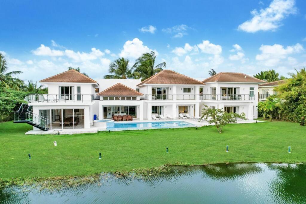 COCOTAL MANSION CHEF BUTLER MAiDS 2 POOLS JACUZZI GYM photo 1