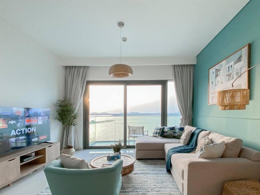 Trophy - Island Escape Seaview Suite