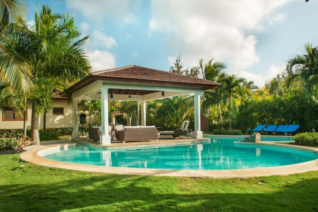 VILLA WYSS BALI STYLE OASIS WITH POOL GYM AND MAiD photo 2