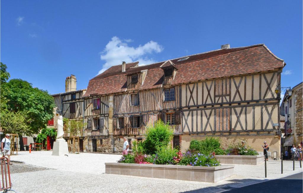 Nice Home In Bergerac With Wifi And 4 Bedrooms photo 4