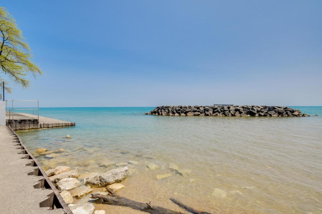 Pet-Friendly Urban Chicago Vacation Rental Condo photo 2