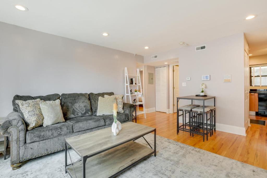Pet-Friendly Urban Chicago Vacation Rental Condo photo 4