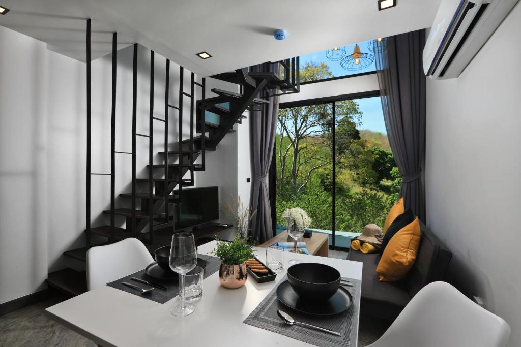 Utopia Villa Naiharn Beach photo 1