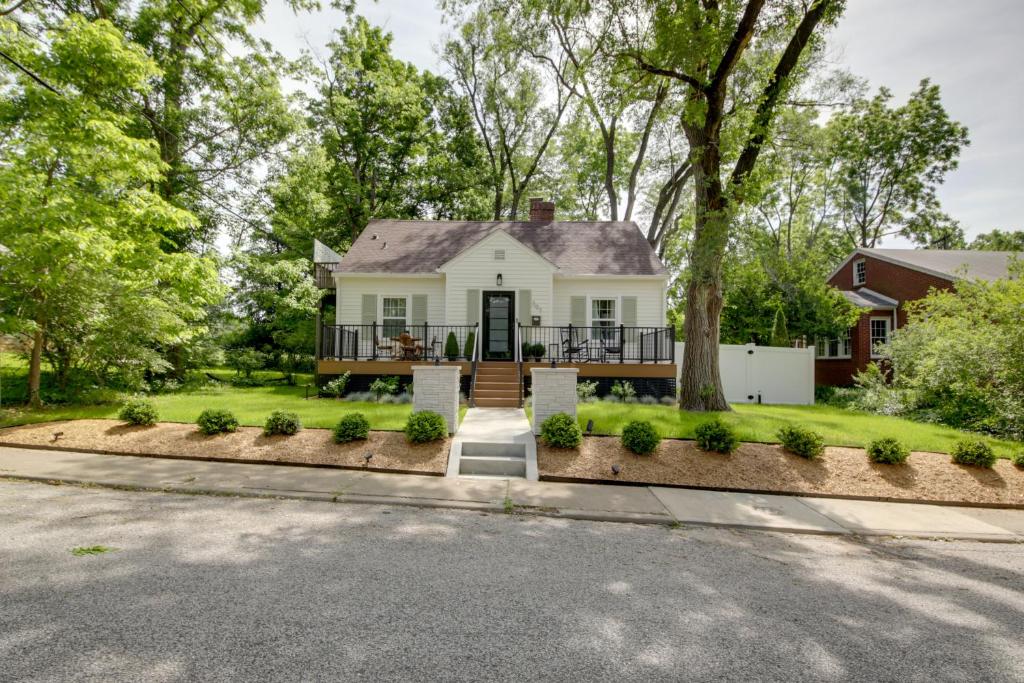 Renovated Bloomington Home - Steps to Campus! photo 1