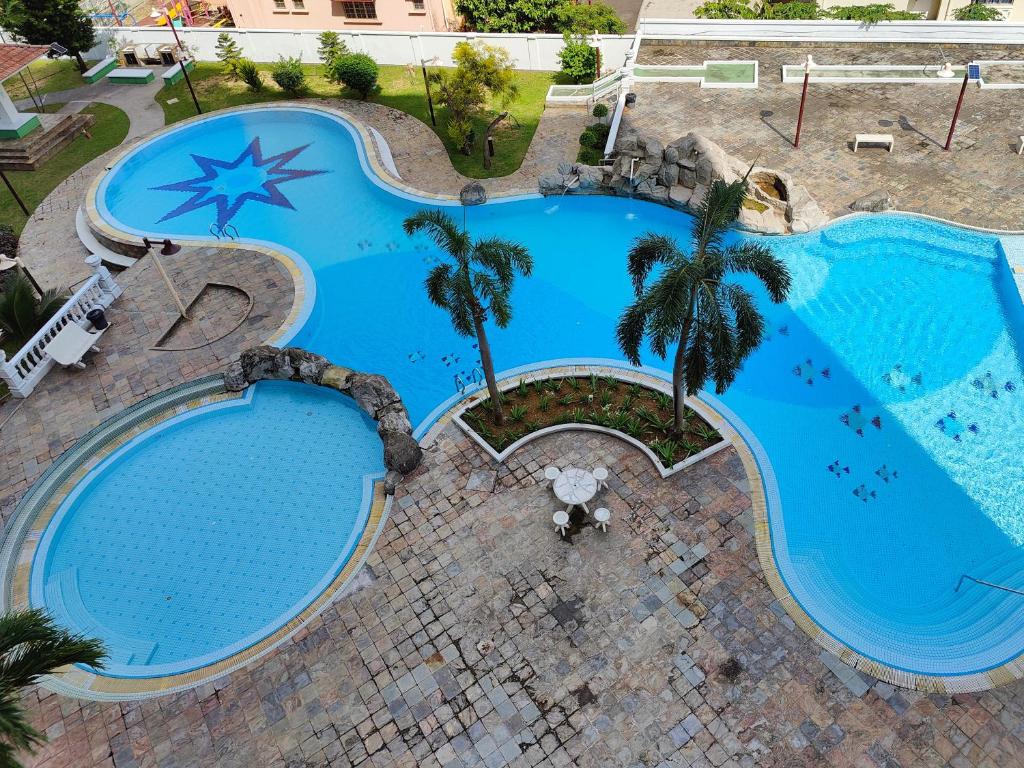 Tepian Biru Suite ; Pantai Puteri