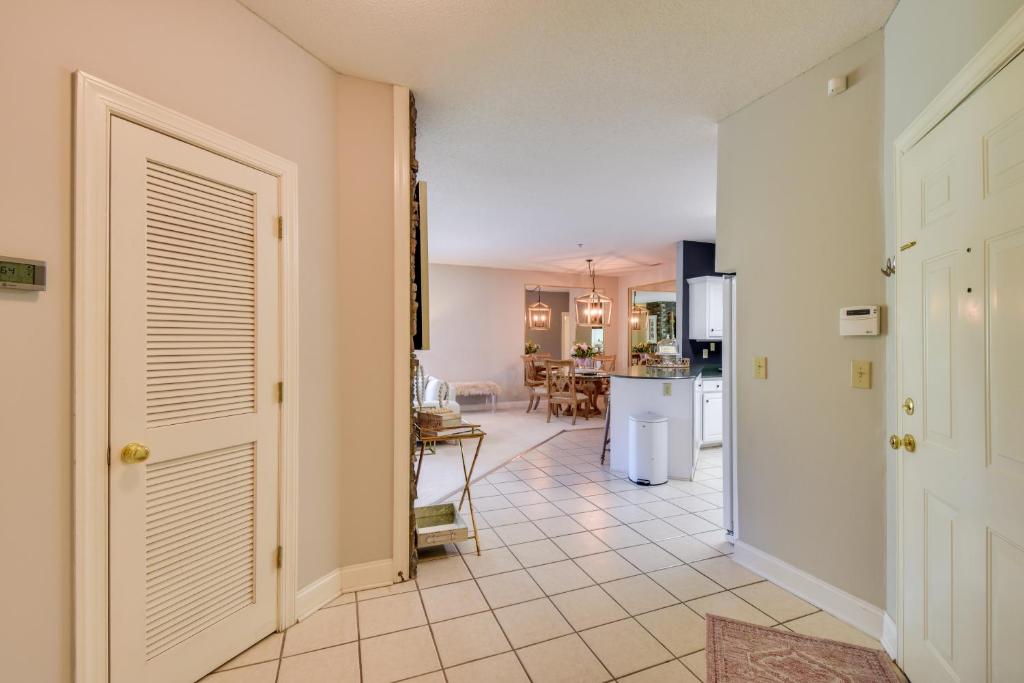 Kingwood Resort Condo with Golf Course Views! photo 3
