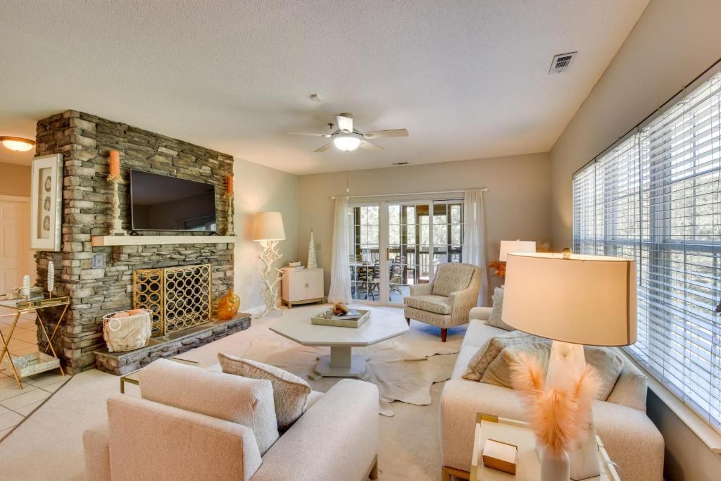 Kingwood Resort Condo with Golf Course Views! photo 4