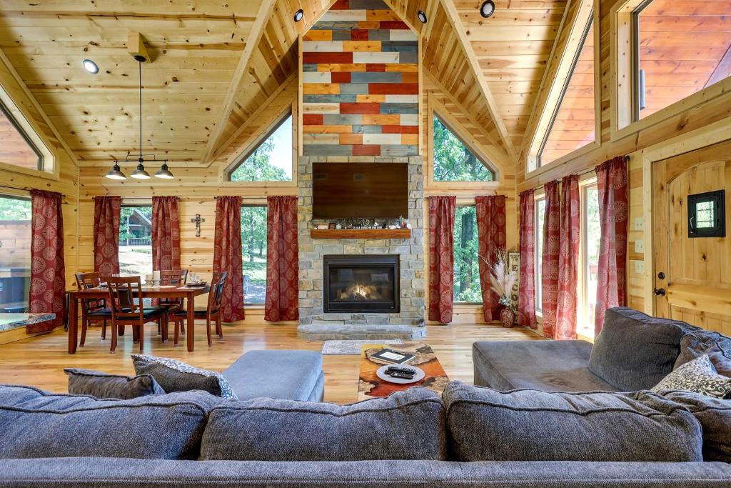 Cozy Broken Bow Rental Cabin with Private Hot Tub! photo 1