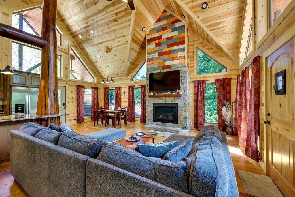 Cozy Broken Bow Rental Cabin with Private Hot Tub! photo 3