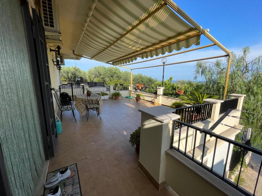 Home with amazing view photo 2