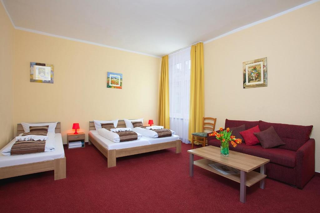 Четырехместный (Четырехместный номер), Hotel Abendstern