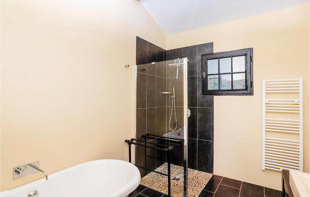 Nice Home In Carcs With Outdoor Swimming Pool, Wifi And 6 Bedrooms photo 4