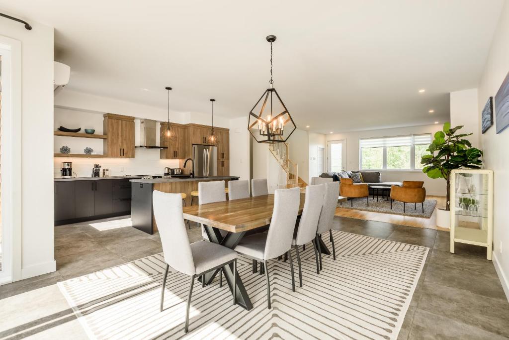 Le Memph Hirondelle spacious comfortable condo cottage eco responsible 3 bedrooms - hot tub & pool Memphrémagog Lake