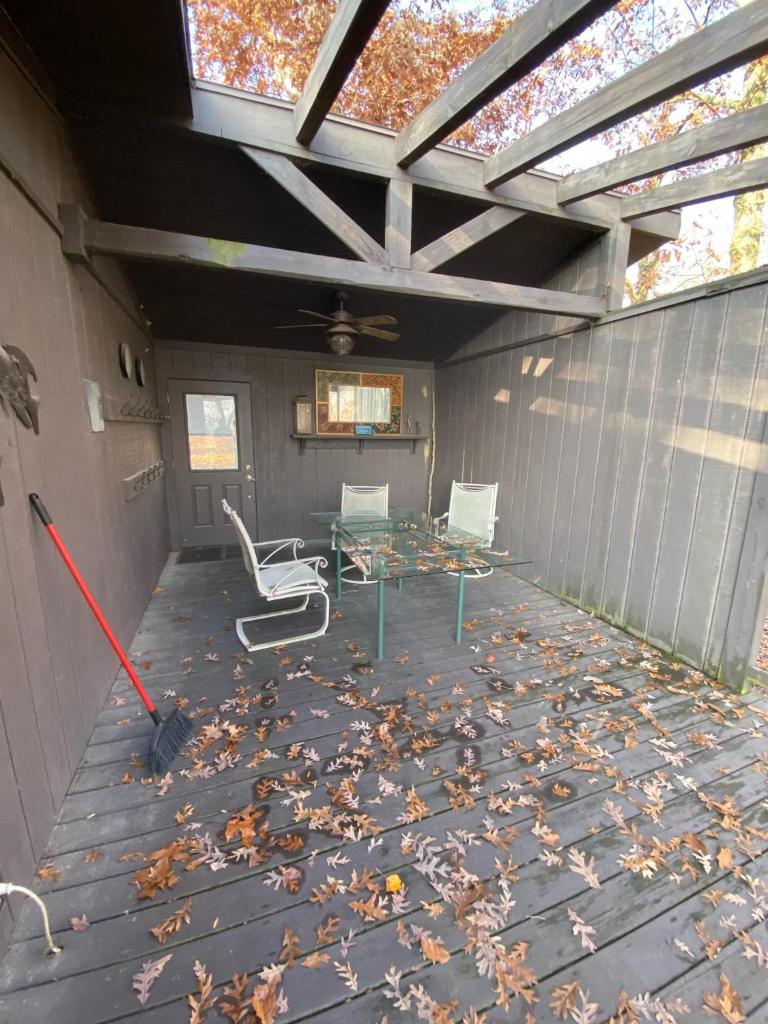 Lake House photo 2