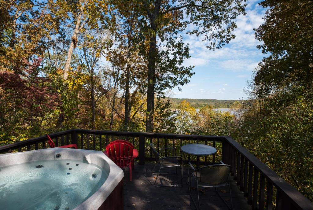 Lake House photo 3