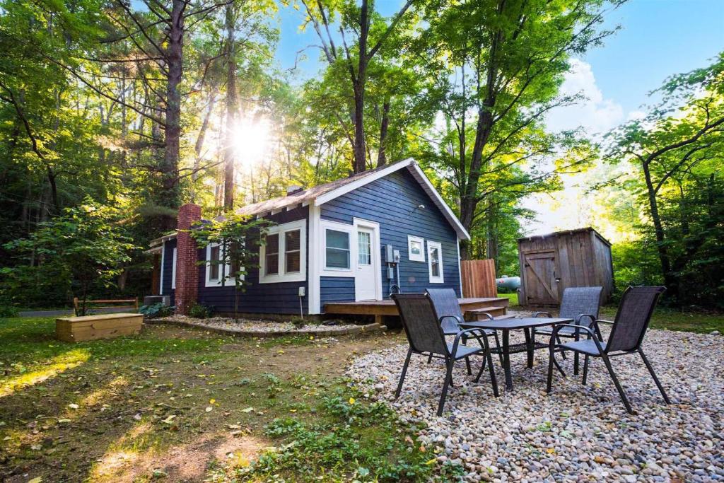 Brown County Cottage image
