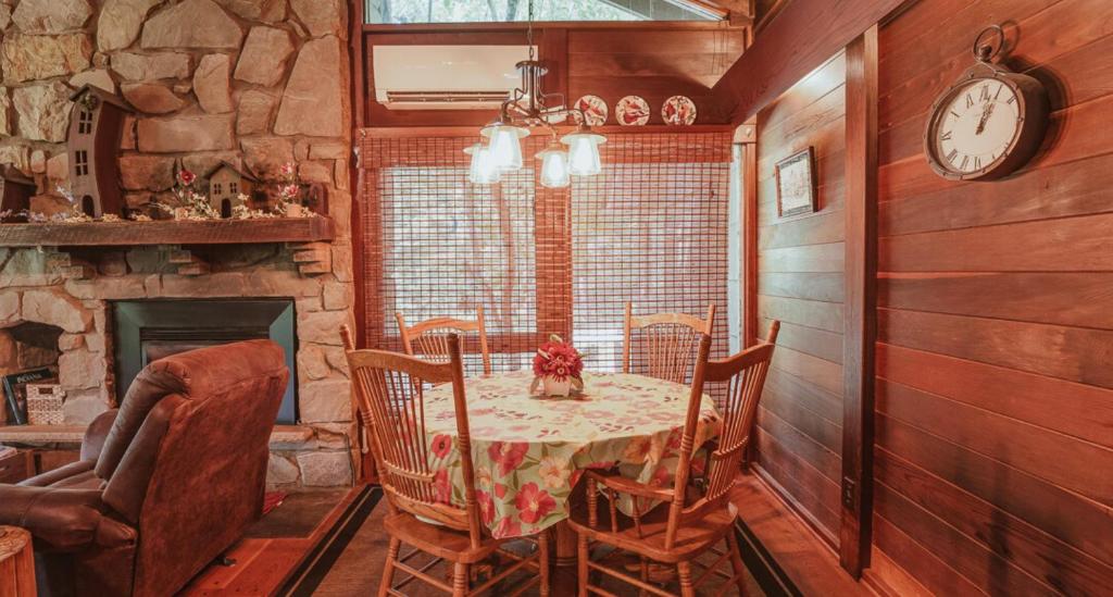 Redwood Lake Cabin photo 2