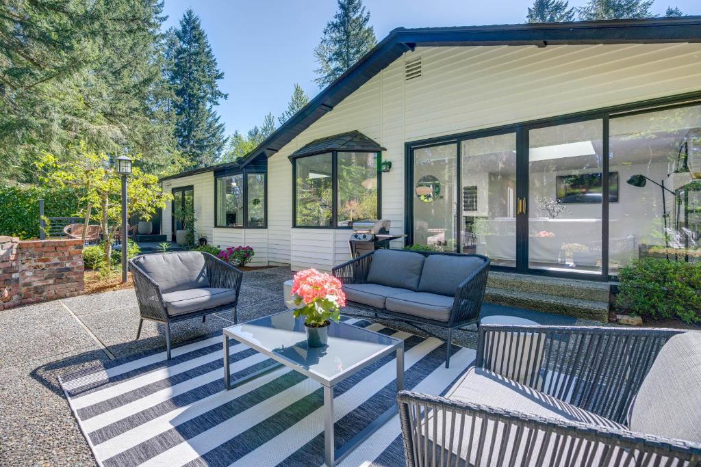 Modern Home 3 Miles to Woodinville Wine Country! photo 2