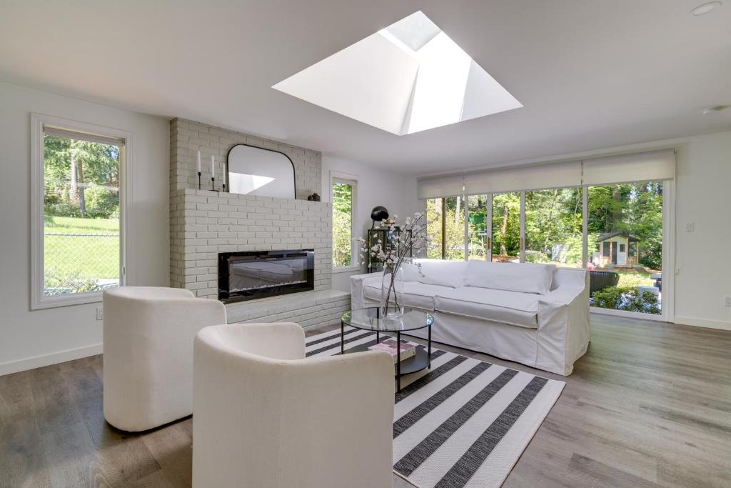 Modern Home 3 Miles to Woodinville Wine Country! photo 3