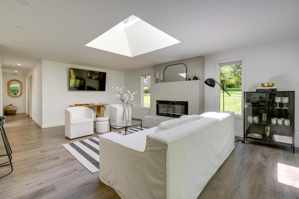 Modern Home 3 Miles to Woodinville Wine Country! photo 4