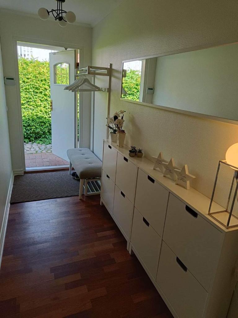 Havsnära nyrenoverat centralt i Båstad photo 3