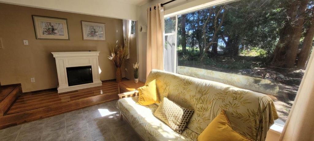 Quaint old cedar cottage 2 bedroom near Lund photo 1