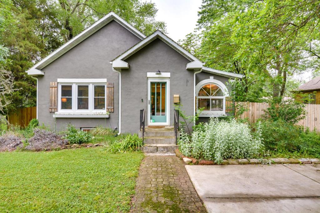 Whimsical Cottage Near Springfield Art Museum!