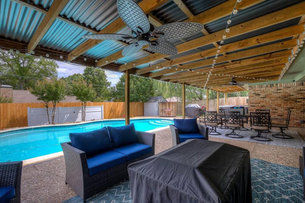 Beautiful 4 bedroom home with Pool, Hot Tub & More image
