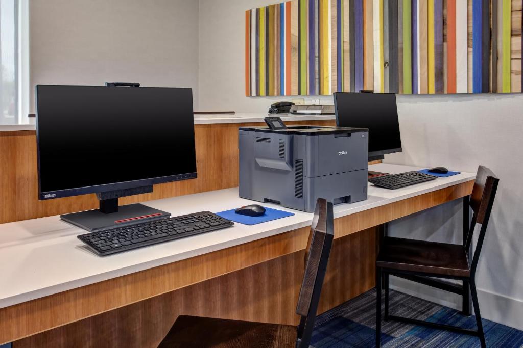 Holiday Inn Express Hotel and Suites Katy, an IHG Hotel photo 4