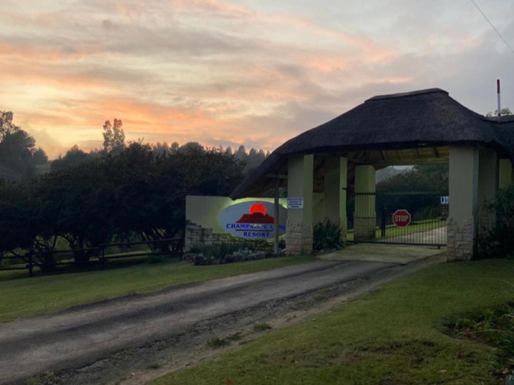 Champagne Lane Resort