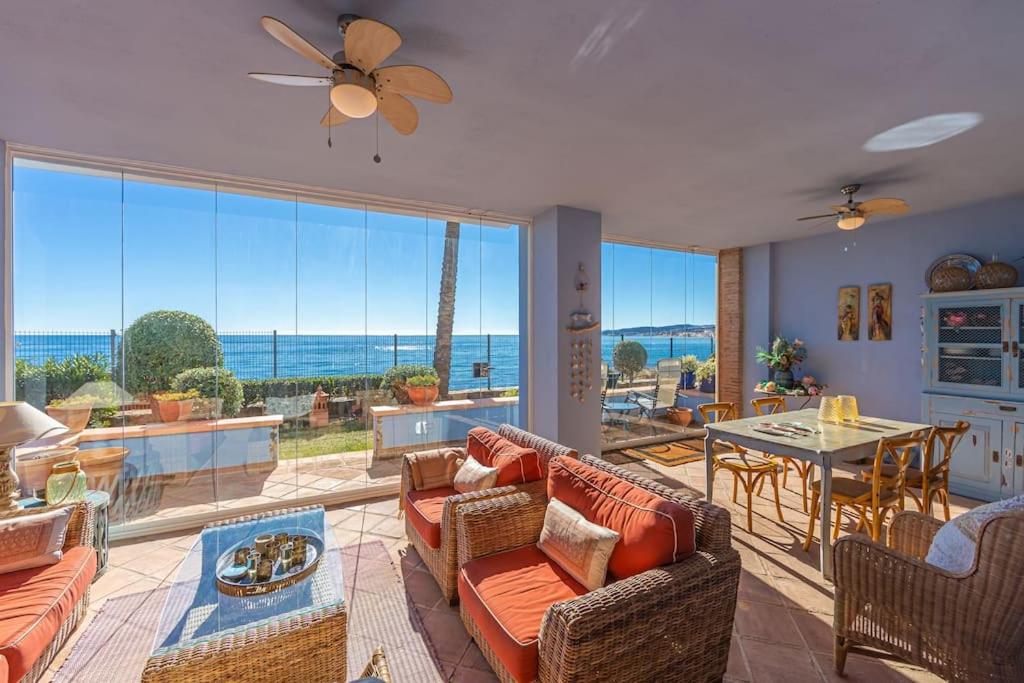 NEW LISTING - La Perla, Great Beachfront apartment - Ideal for families photo 1