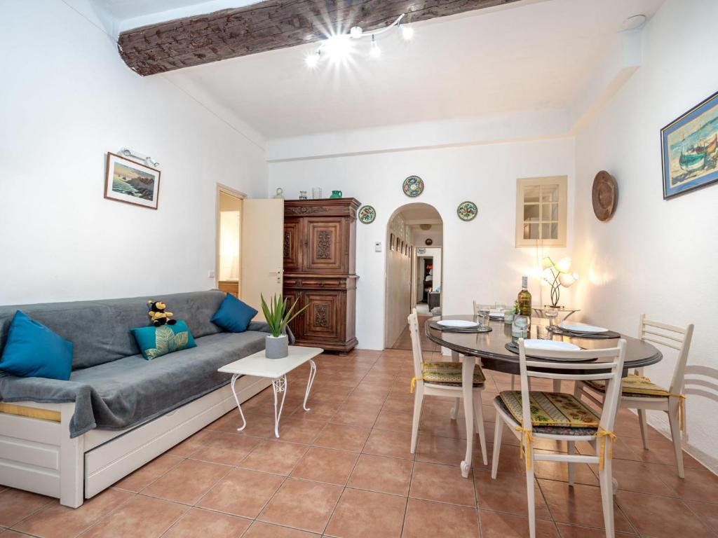 Apartment Rue de la Pompe by Interhome photo 1