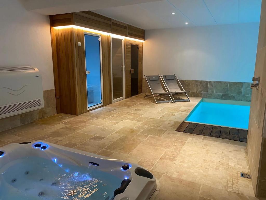 Lush holiday home in Theux with heated indoor pool photo 3