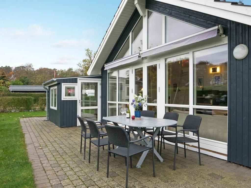 Holiday Home Aura - 100m from the sea in Lolland- Falster and Mon by Interhome photo 1