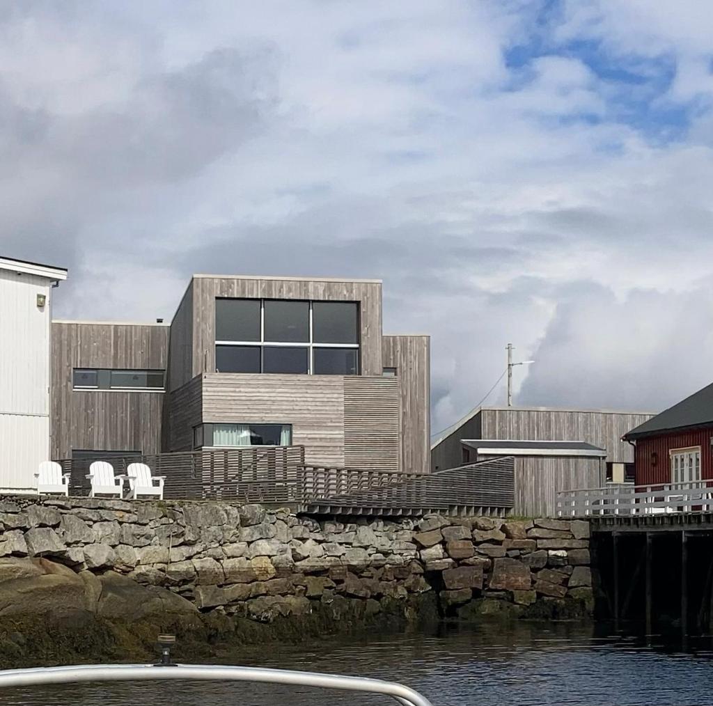 Unique Waterfront Villa photo 4