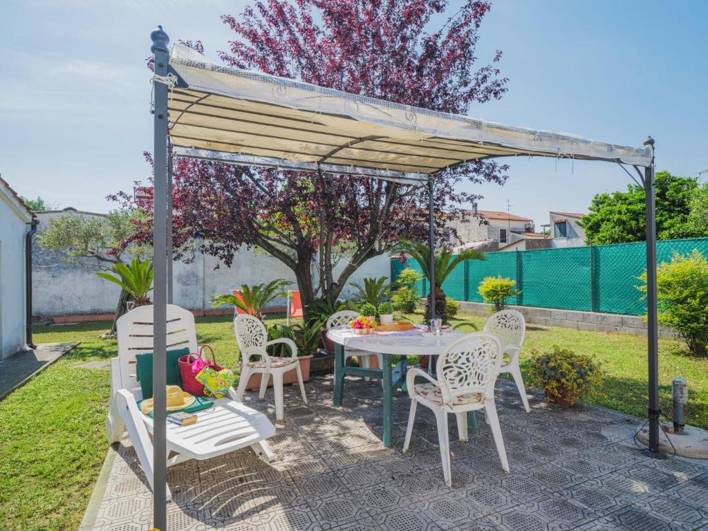 Holiday Home Elena by Interhome